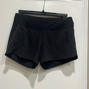 Black Lululemon Tracker Low- Rise lined shorts